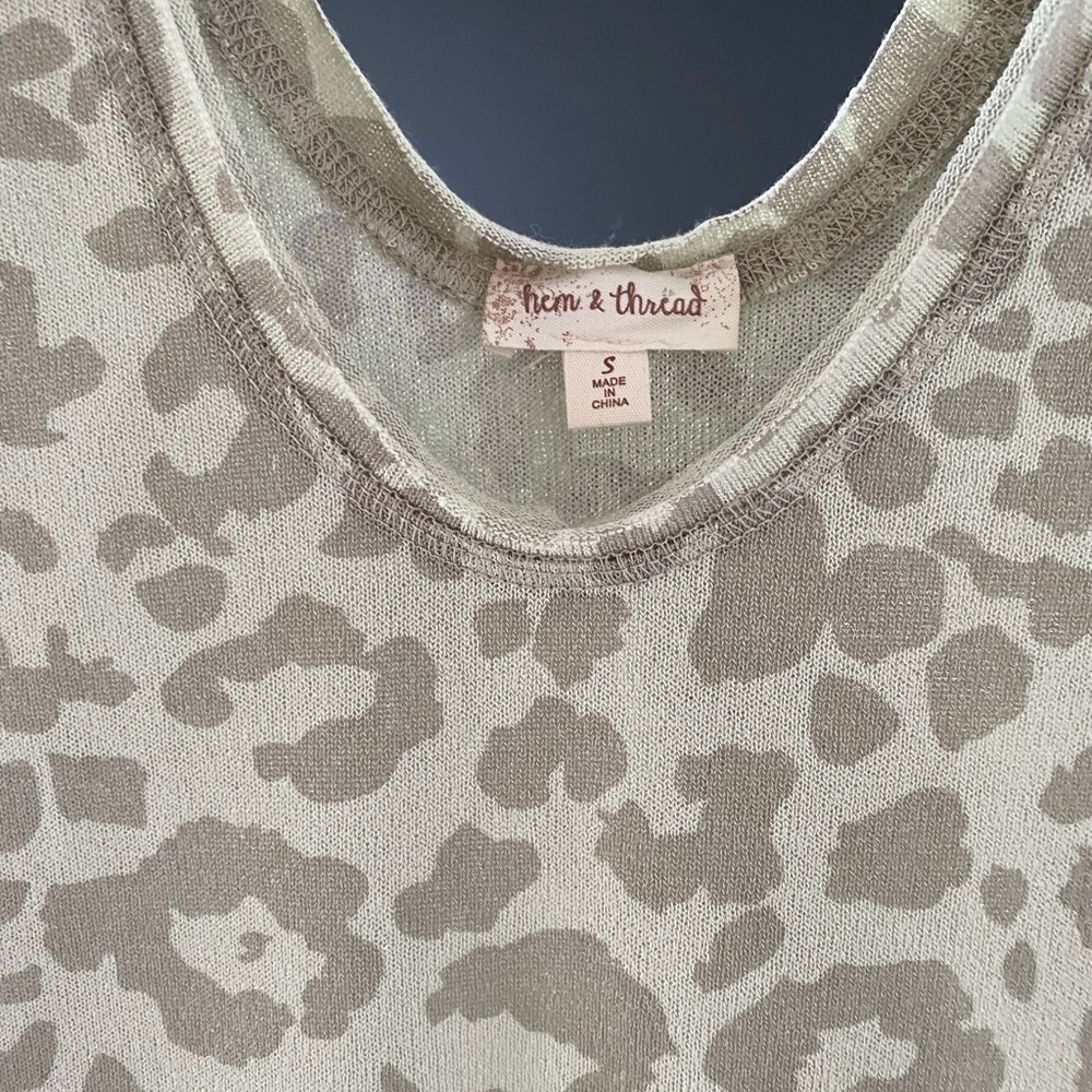Hem & Thread light weight tee